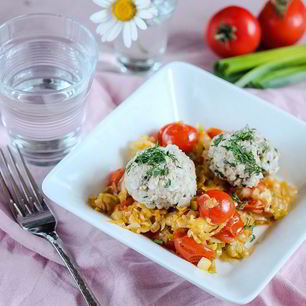 Рецепт Паровых тефтелей из кролика с томатным гарниром