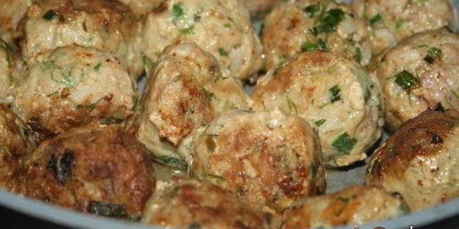 Рецепт свиного-говяжьих тефтельки тушеные в томате с овощами