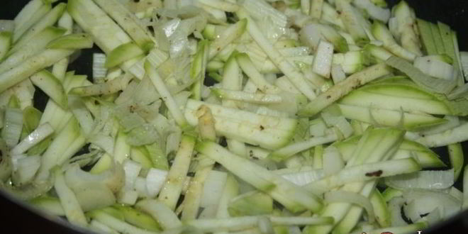 Рецепт свиного-говяжьих тефтельки тушеные в томате с овощами