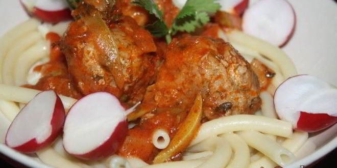 Рецепт свиного-говяжьих тефтельки тушеные в томате с овощами