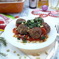 Рецепт Тефтелей из баранины с томатным соусом и кедровыми орешками