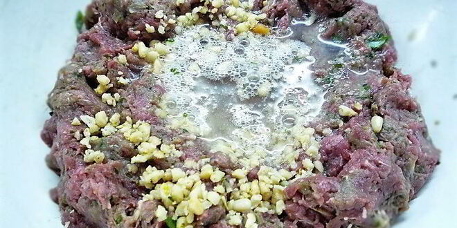 Рецепт тефтелей из баранины с томатным соусом и кедровыми орешками