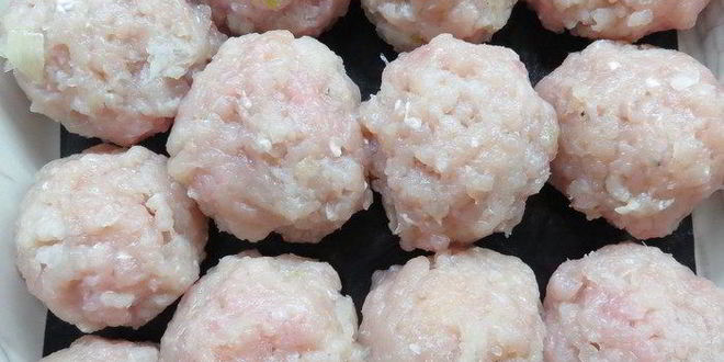 Рецепт тефтелей из индейки с моцареллой в томатном соусе