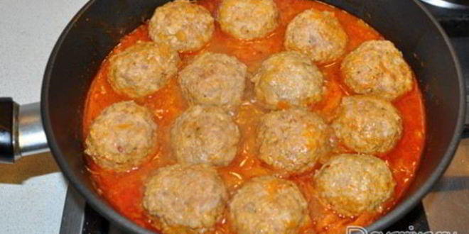 Рецепт тефтелей с булгуром в сливочно-томатном соусе