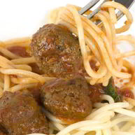 Рецепт Тефтелей с гречкой и соусом из томатов и сметаны