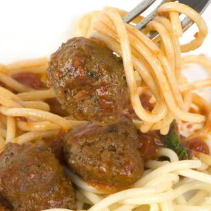 Рецепт Тефтелей с гречкой и соусом из томатов и сметаны