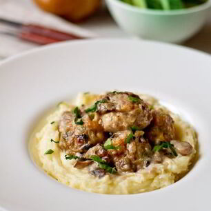 Рецепт Тефтелей с соусом из шампиньонов