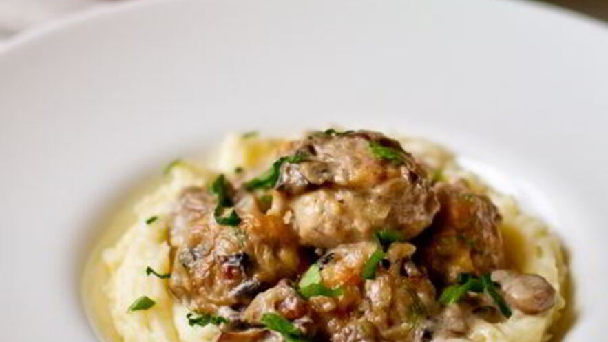 Рецепт тефтелей с соусом из шампиньонов