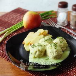 Рецепт Тефтелей с яблоками в сметанном соусе