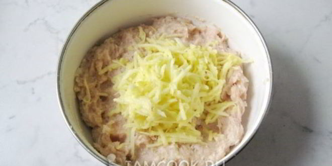 Рецепт тефтелей с яблоками в сметанном соусе