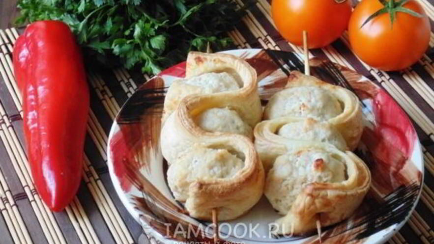 Рецепт тефтелей со слоеным тестом на шпажках