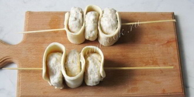 Рецепт тефтелей со слоеным тестом на шпажках