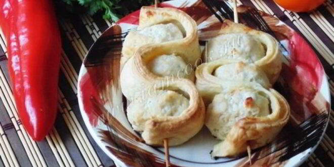 Рецепт тефтелей со слоеным тестом на шпажках