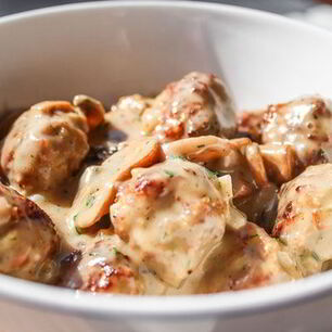 Рецепт Тефтелей в сливочно-грибном соусе