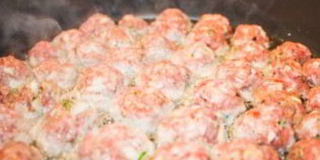 Рецепт тефтелей в сливочно-грибном соусе