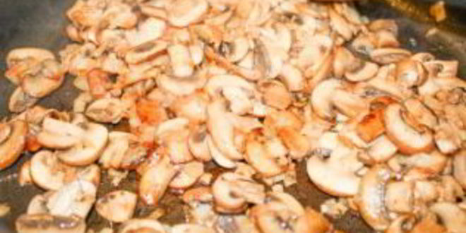 Рецепт тефтелей в сливочно-грибном соусе