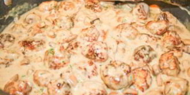 Рецепт тефтелей в сливочно-грибном соусе