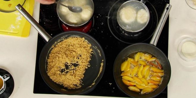 Рецепт творожных клецек со сливами