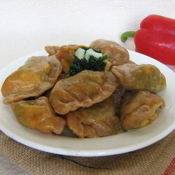 Рецепт Красных вареников со шпинатом и яйцом