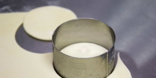 Рецепт вареников с кислой капустой и мятым картофелем