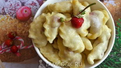 Рецепт Вареников с клубникой на кефире