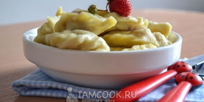 Рецепт вареников с клубникой на кефире