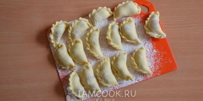 Рецепт вареников с клубникой на кефире