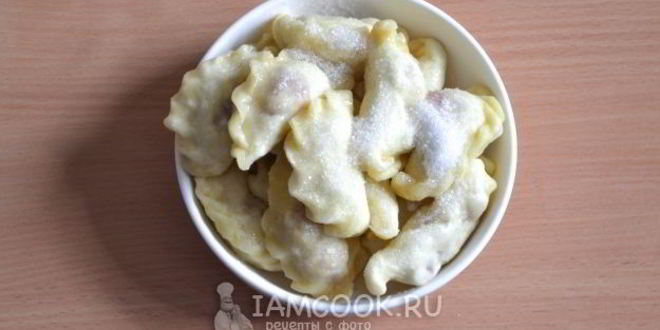 Рецепт вареников с клубникой на кефире