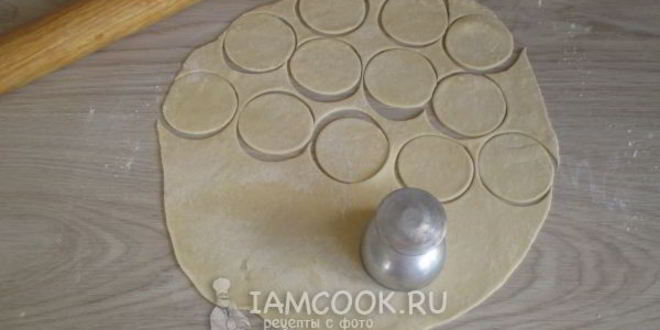 Рецепт вареников с крапивой, творогом и сыром