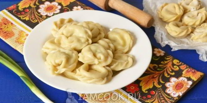 Рецепт вареников с сырой картошкой и сыром