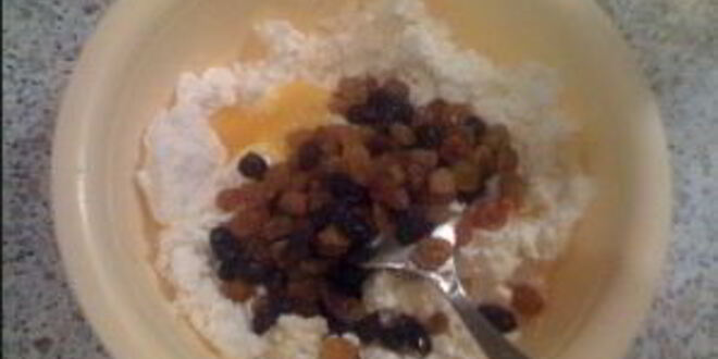 Рецепт вареников с творогом и изюмом