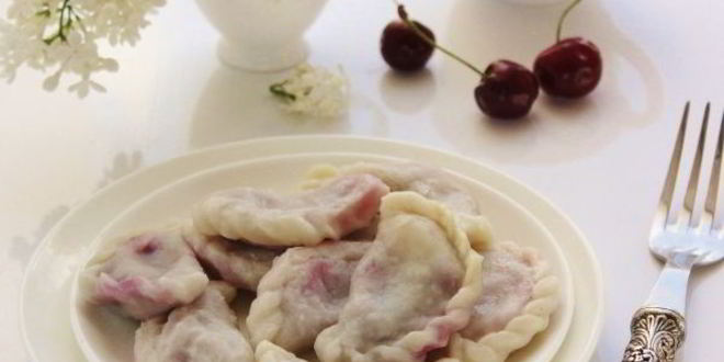 Рецепт вареников с вишней из теста на воде