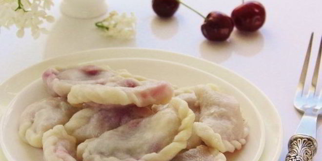 Рецепт вареников с вишней из теста на воде