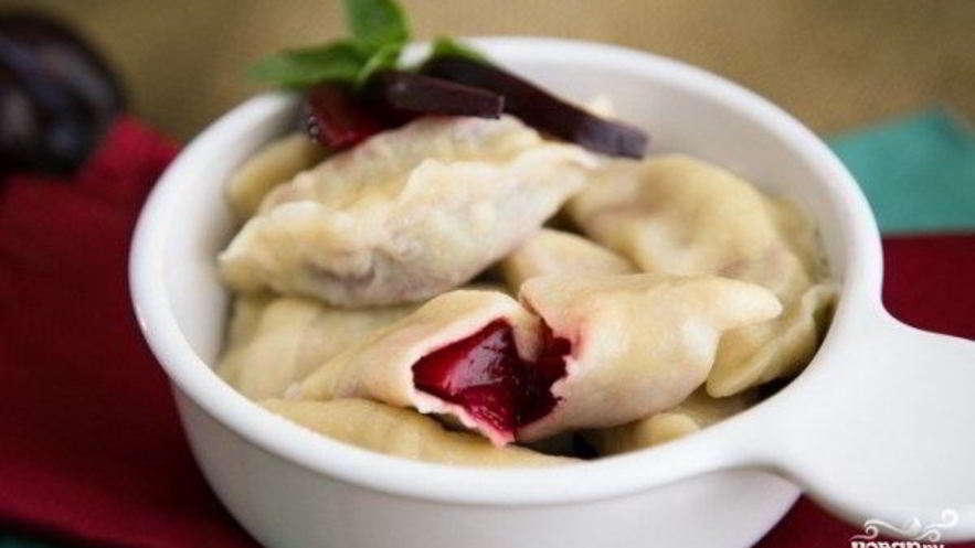 Рецепт вареников со сливами