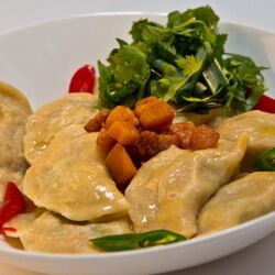 Рецепт Вареников со свининой и зелеными сливами