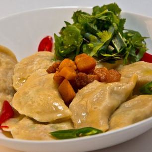 Рецепт Вареников со свининой и зелеными сливами