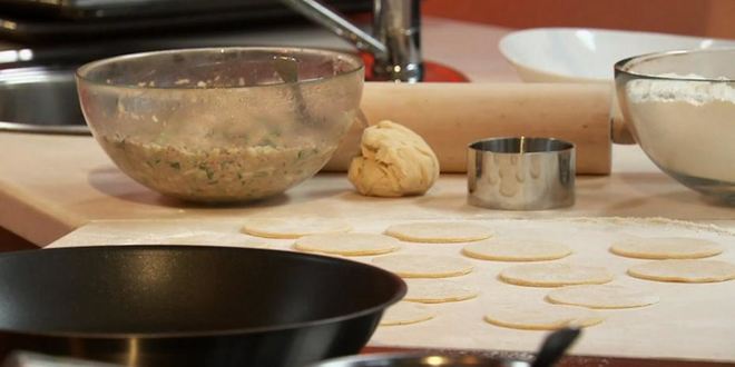 Рецепт вареников со свининой и зелеными сливами