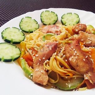 Рецепт Яичной лапши с курицей и овощами