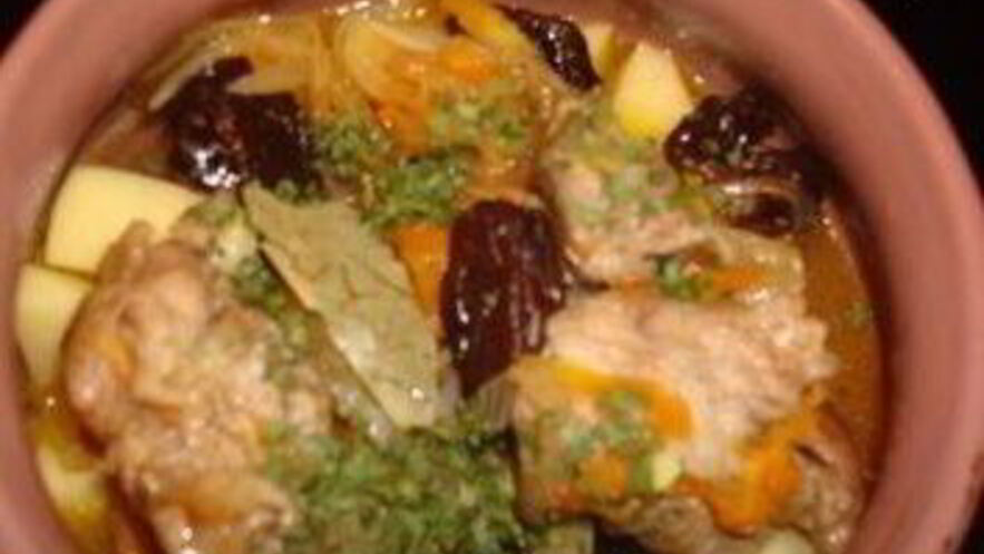 Рецепт простого жаркого в горшочках