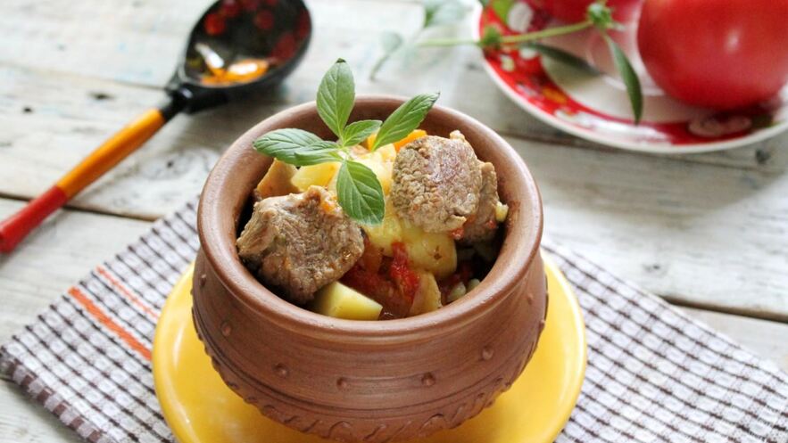 Рецепт жаркого из баранины с картошкой в кастрюле