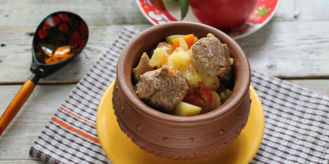 Рецепт жаркого из баранины с картошкой в кастрюле