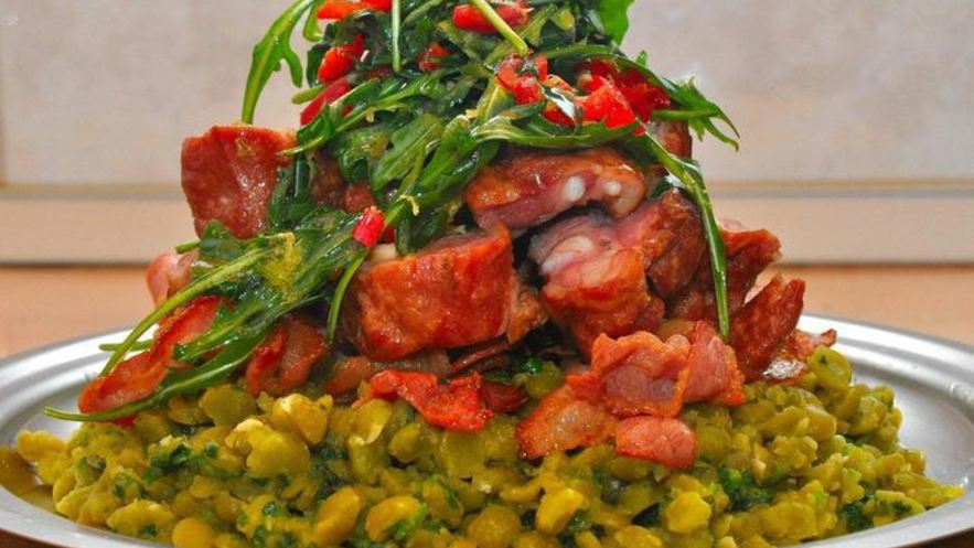 Рецепт жаркого из копченой свинины с горохом