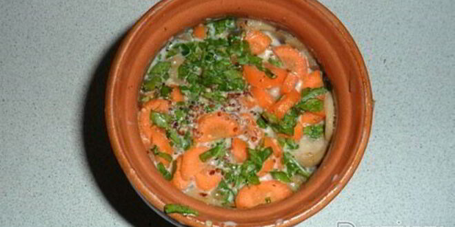 Рецепт жаркого из курицы с грибами и картофелем в горшочках