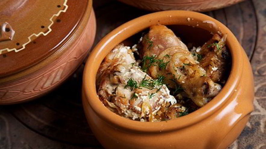 Рецепт жаркого из курицы с грибами по-русски