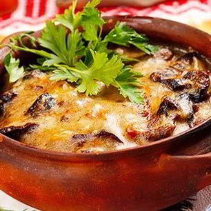 Рецепт Жаркого из сердечек с шампиньонами в горшочке