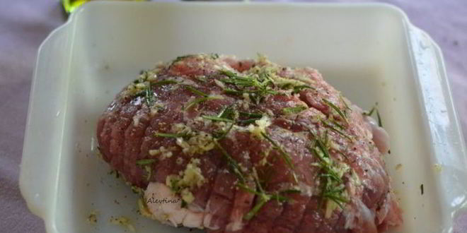 Рецепт жаркого из свинины с чесноком и розмарином