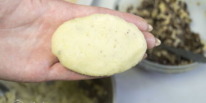 Рецепт картофельных зраз с грибами и сыром