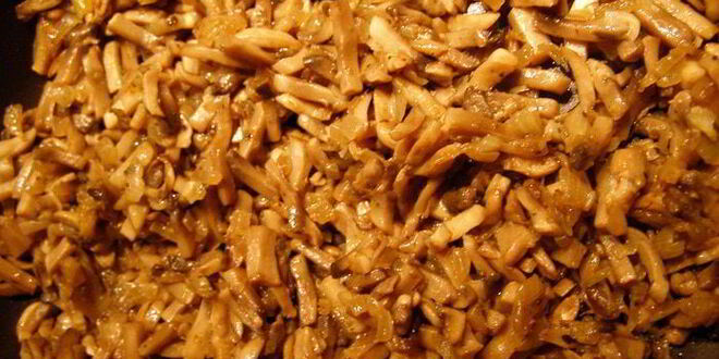 Рецепт куриных зраз с грибами под сметанно-сливочным соусом