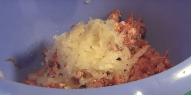 Рецепт мясных зраз с омлетом