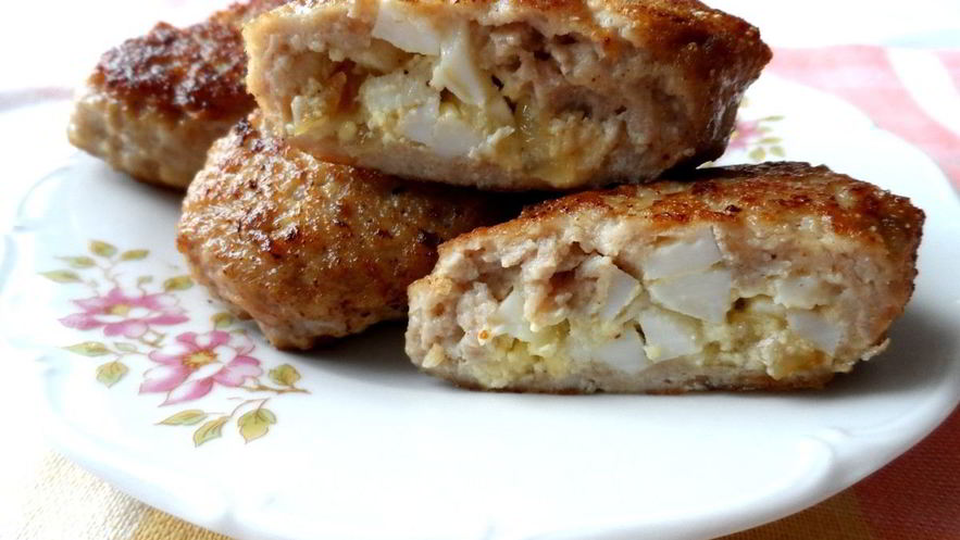 Рецепт мясных зраз с яйцом и луком